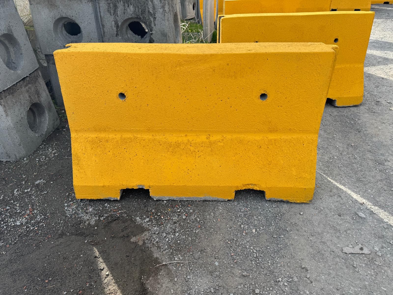 new jersey tip beton yol bariyeri
