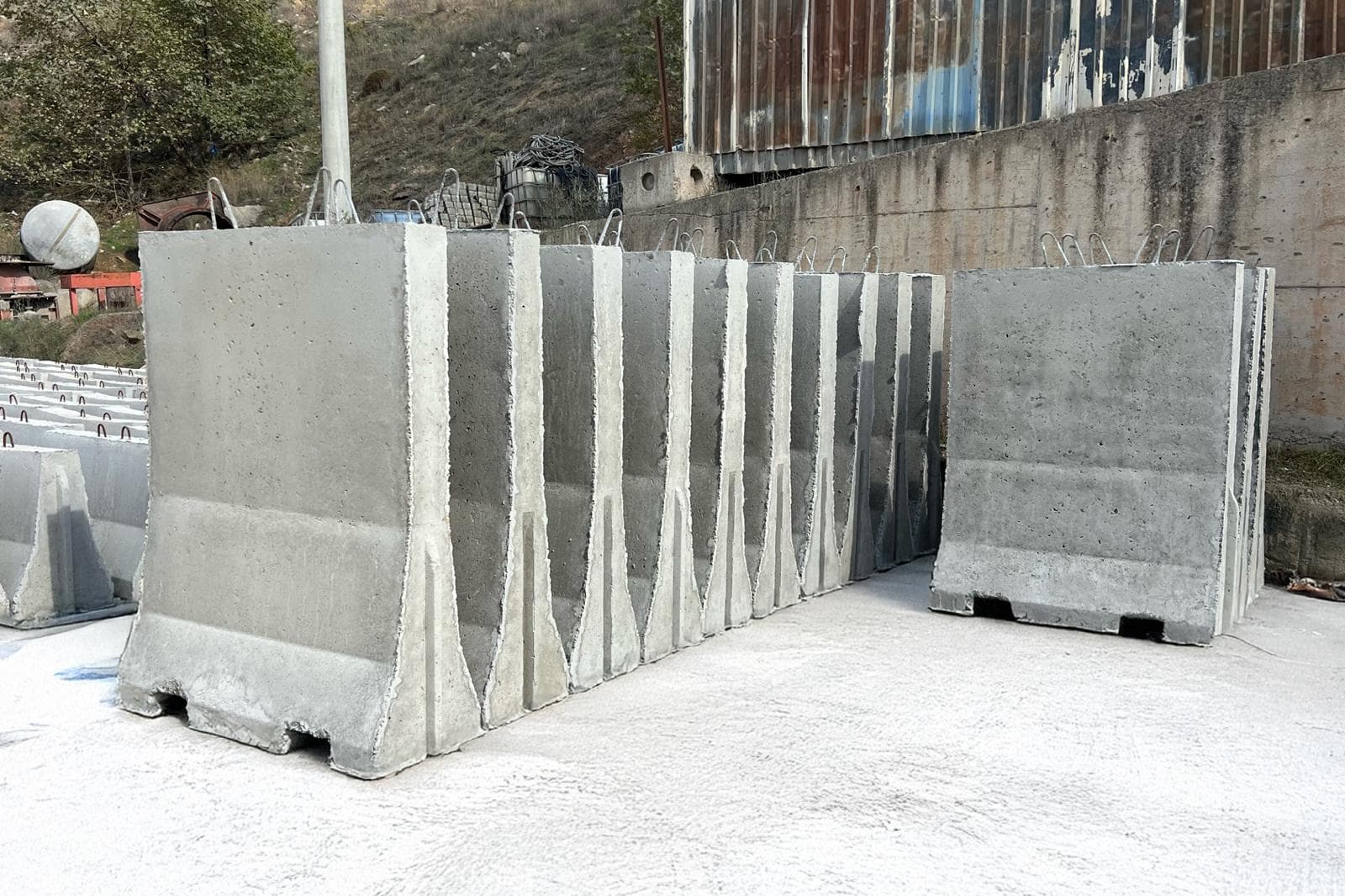 2 Metrelik Yol Bariyeri